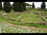 05888 ostia - regio iv - insula viii - santuario della bona dea iv,viii,3 - gesehen von der decumanus maximus - 2013.jpg